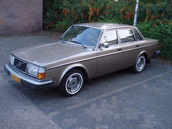 download 79 Volvo 264 265 workshop manual