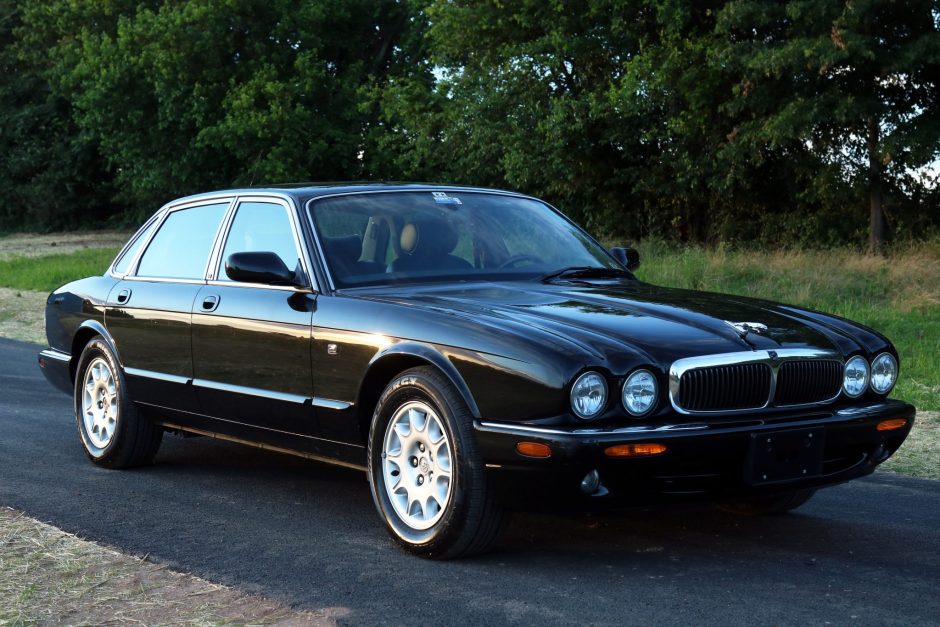 download Jaguar XJ8 able workshop manual